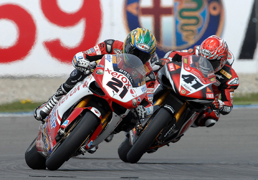 Bayliss haga Magny-Cours World Superbike photo picture