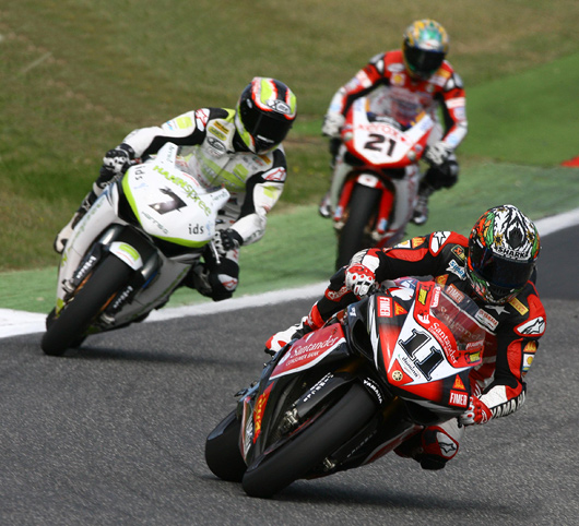 Troy Corser, Carlos Checa, Troy Bayliss rce action Vallulenga World Superbike