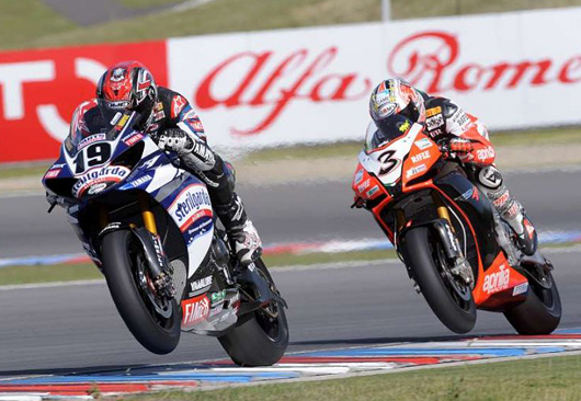 Ben Spis, Max Biaggi race action