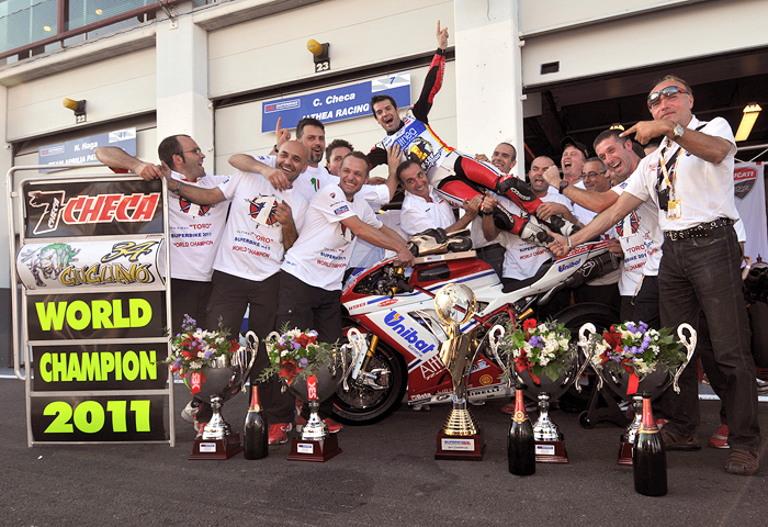 Carlos Check World Superbike Champion team picture Magny-Cours photo