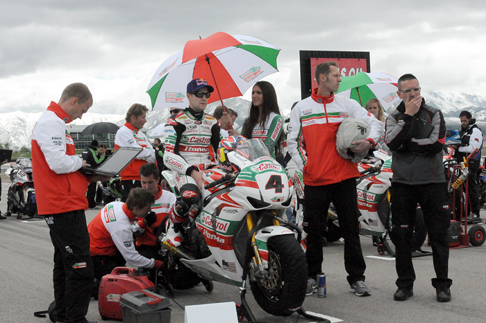 Jonyhan Rea team castrol Hona Ten Kate grid photo