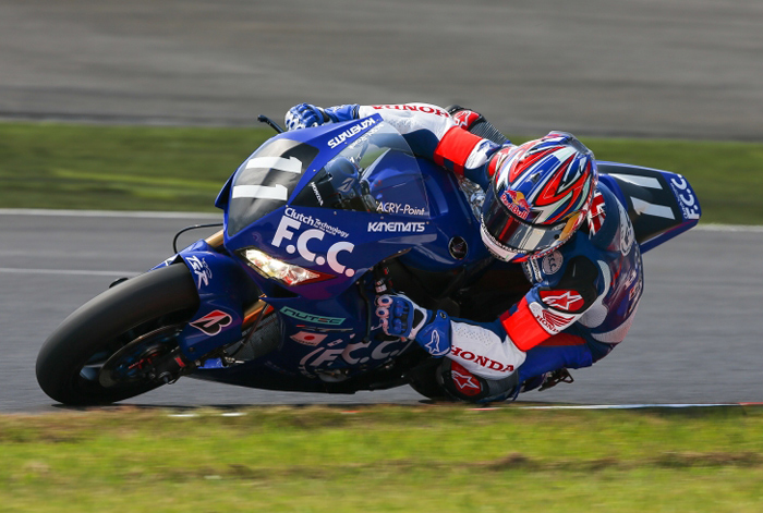 Jonthan Rea Suzuk action photo