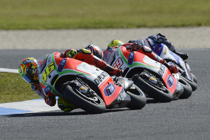 Valentino Rossi, Nicki Hayden race action photo