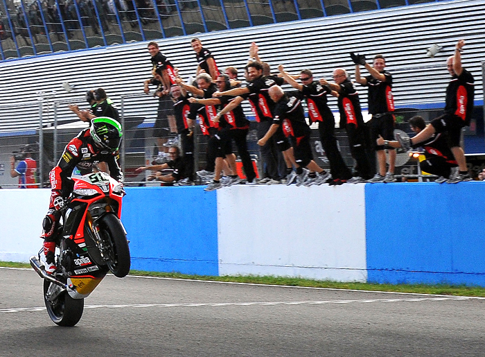 Eugene Laverty finish line win wheelie Jerez photo 2013