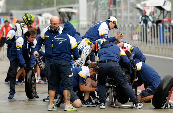 Marco Melandri rain tire change SBK Moscow