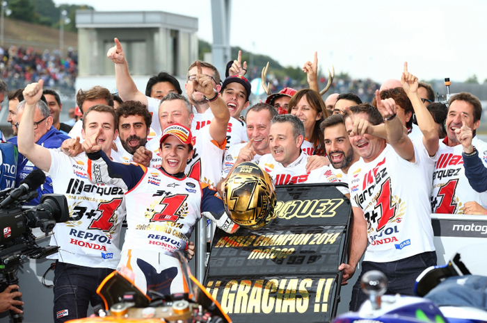 Marc marquez World Champion Team photo Motegi MotoGP 2014