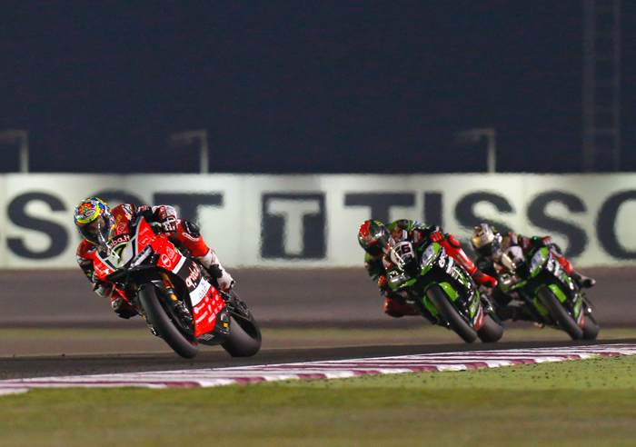Chaz Davies, Tom Sykes, Johntha race action phoo qatar 2016 SBK