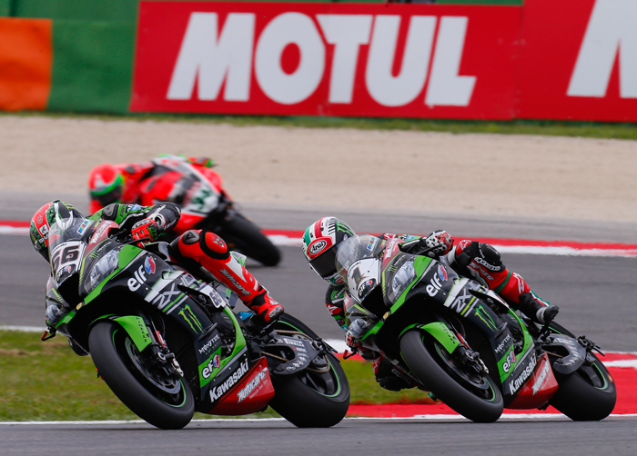 Jonyhan Re, Tom Sykes race action Misano World Superbike 2016
