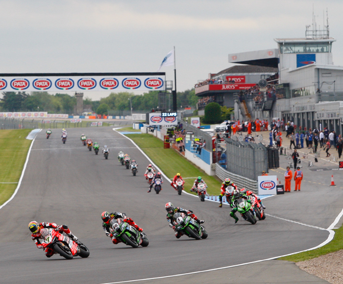 Donnington World Superbike start 2107