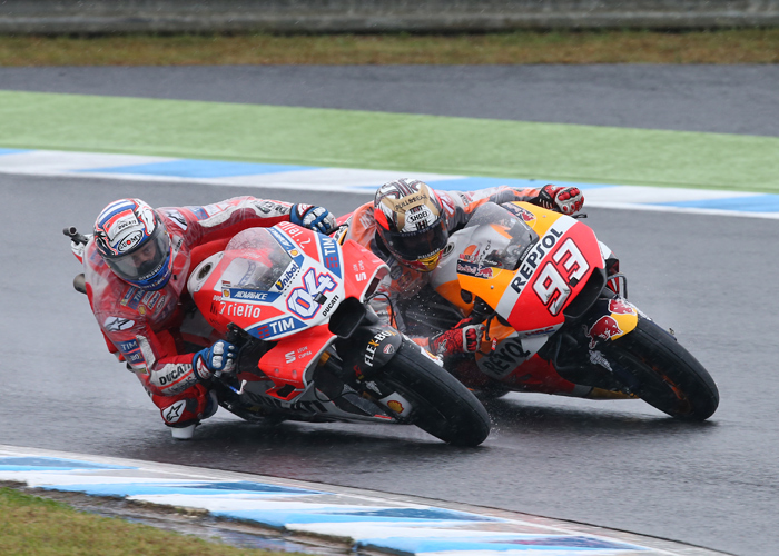 Dovizioso Marquez Motegi MotoGO 2017 race action photo duel