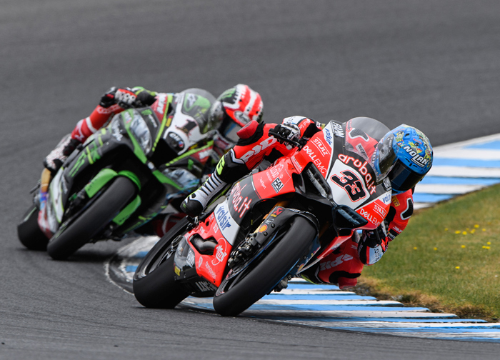 Marco melandri, Jonthan Rea, race action  SBK Phillip Island 2018