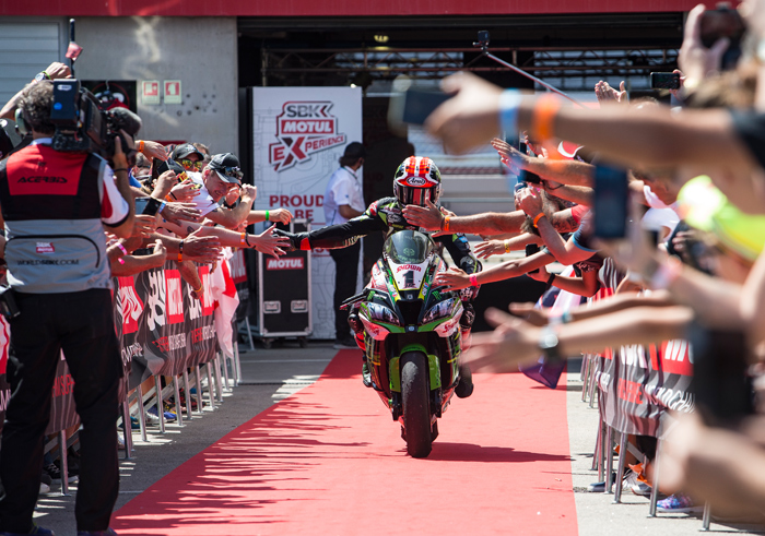 Jomthan Rea race win Donnington SBK World Superbike 2019 photo picture