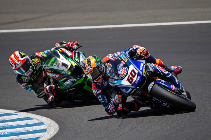 Michael Van der mark and Jonthan Rea WSBK race action Jerez 2019