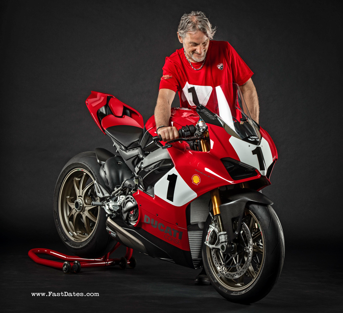 Carl Fogarty 
Panigale V4 25°Anniversario 916