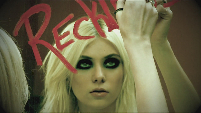 Taylor Momsen sexy photograph